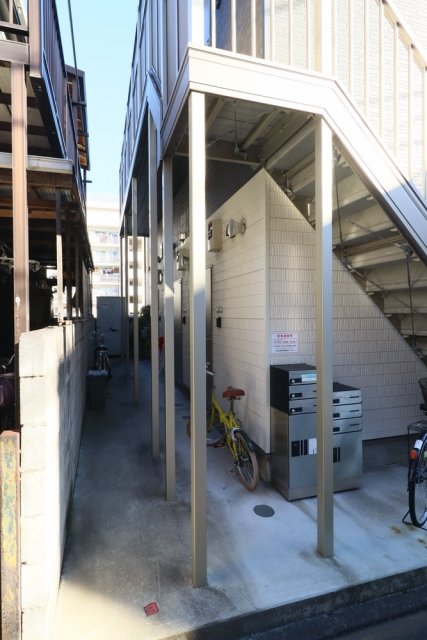 28/30 エントランス