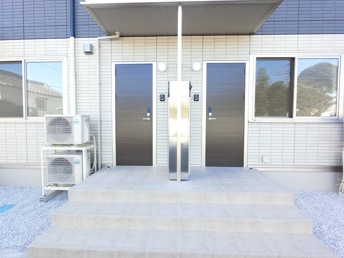 16/23 エントランス