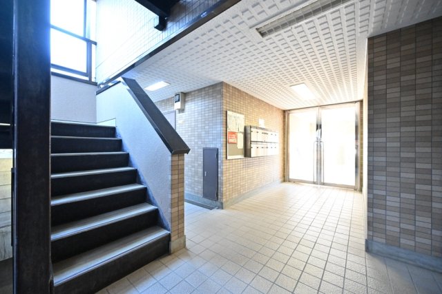 23/30 エントランス