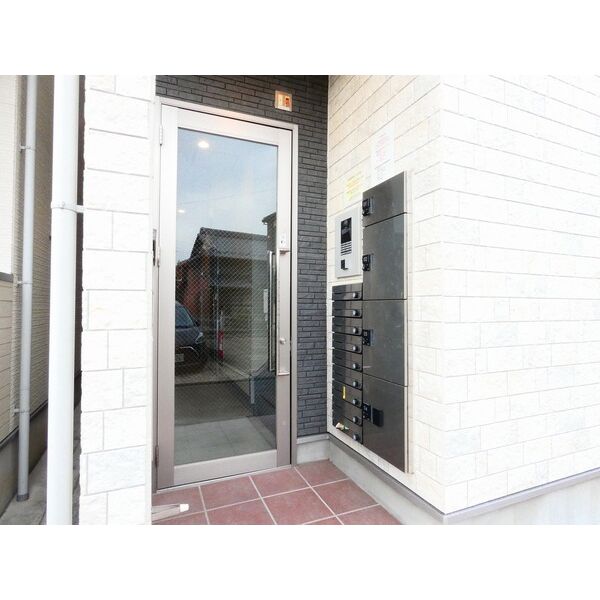 16/16 エントランス