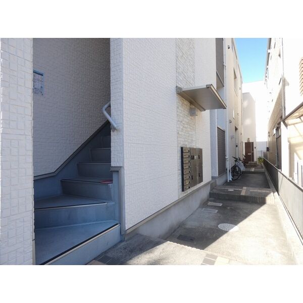 16/16 エントランス