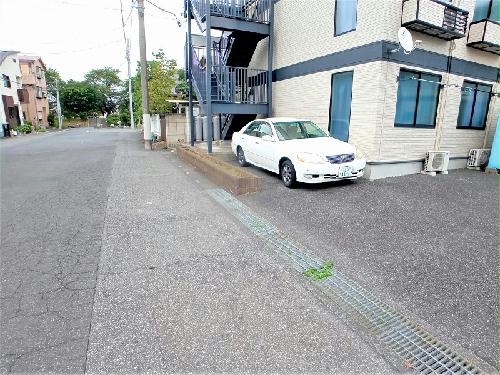 2/4 駐車場