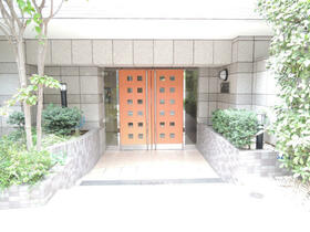 2/2 エントランス