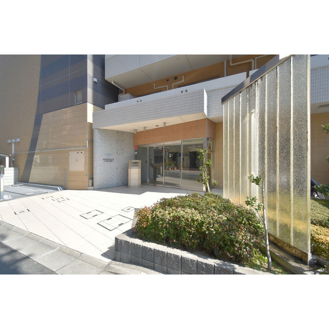 27/27 エントランス