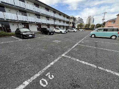 13/14 駐車場