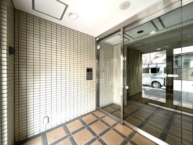 22/23 エントランス