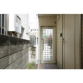 16/16 エントランス