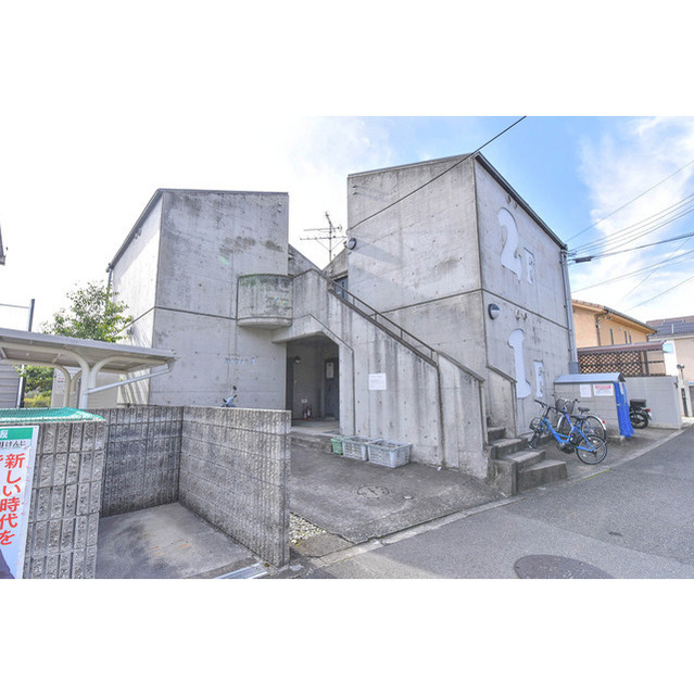 23/30 エントランス