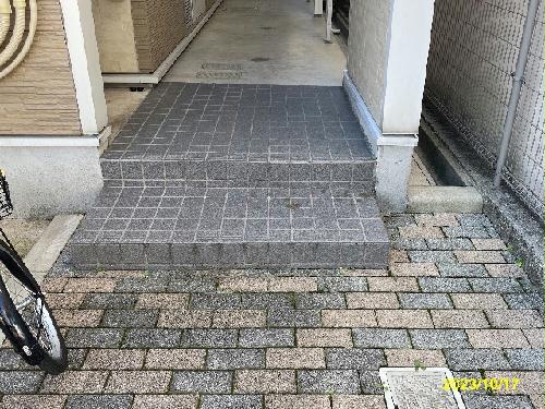 13/18 エントランス