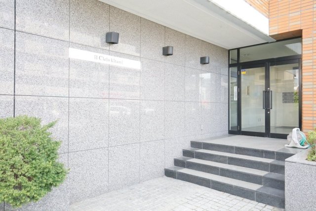 26/30 エントランス