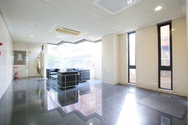 28/30 エントランス