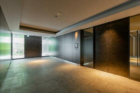 16/16 エントランス