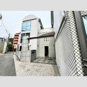 16/16 エントランス