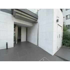 16/16 エントランス