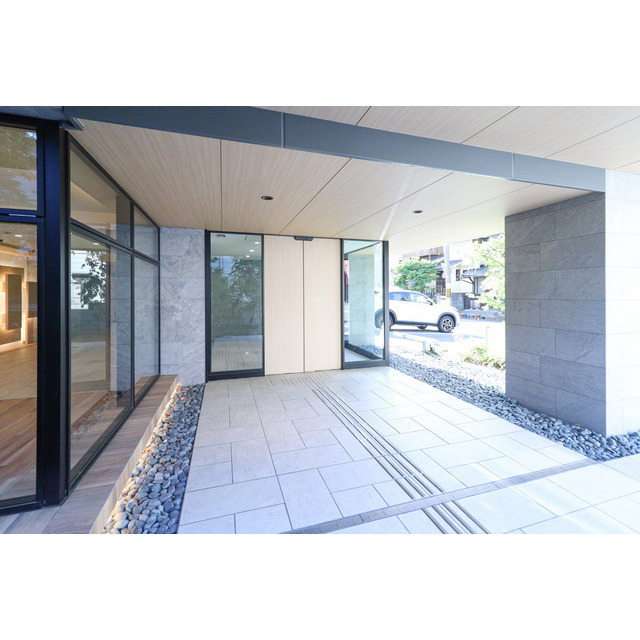 20/21 エントランス