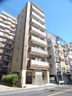 13/18 エントランス
