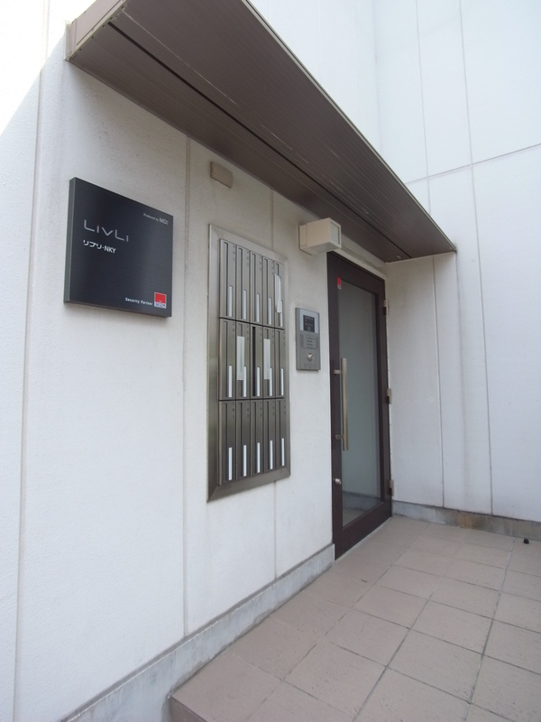 14/19 エントランス