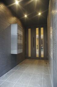 16/16 エントランス