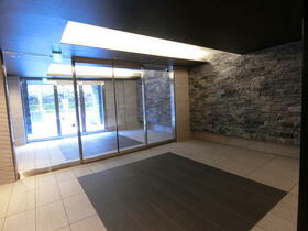 16/16 エントランス