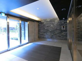 13/14 エントランス