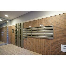 16/16 エントランス