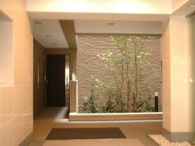 16/16 エントランス