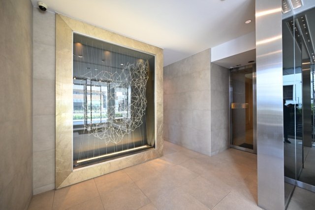 25/26 エントランス