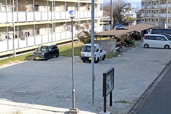 17/27 駐車場