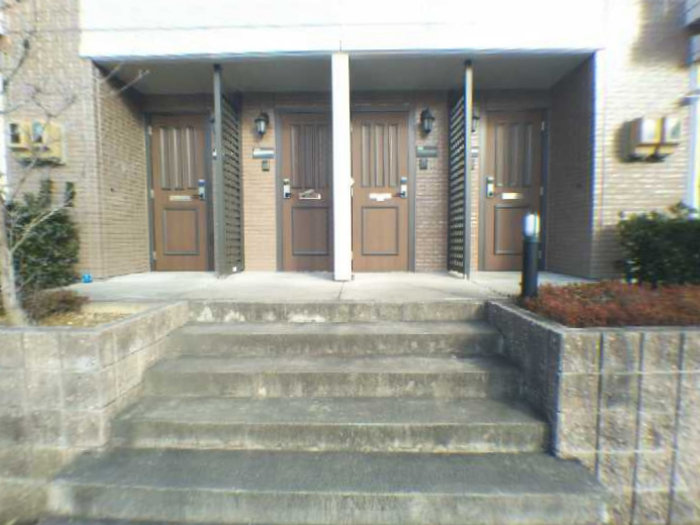 17/19 エントランス