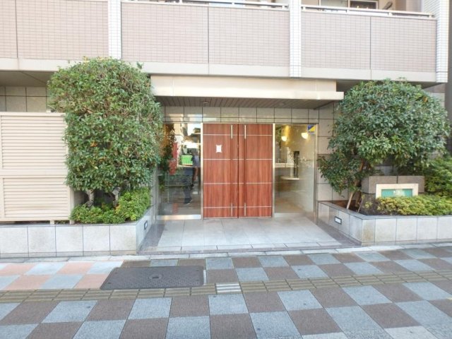 24/28 エントランス