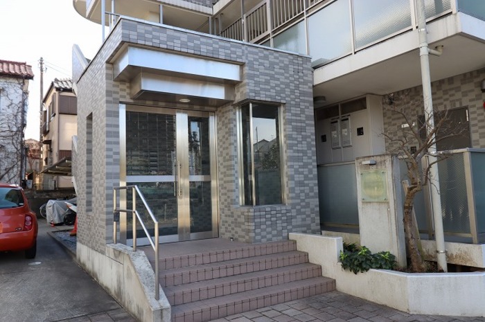 2/2 エントランス