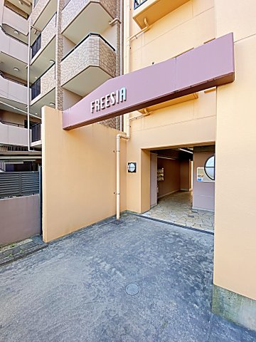 28/29 エントランス