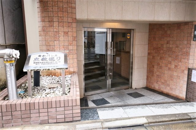 8/10 エントランス