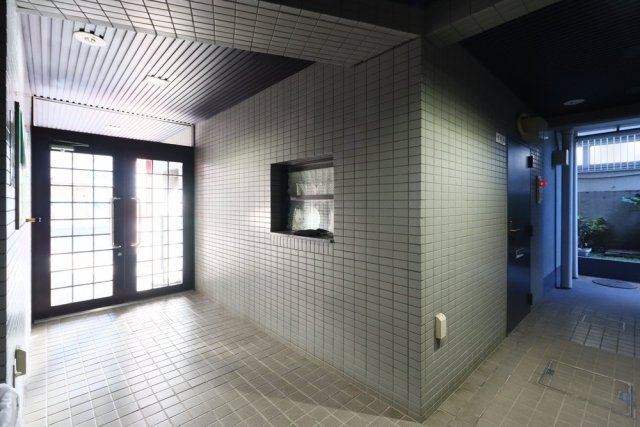 16/17 エントランス