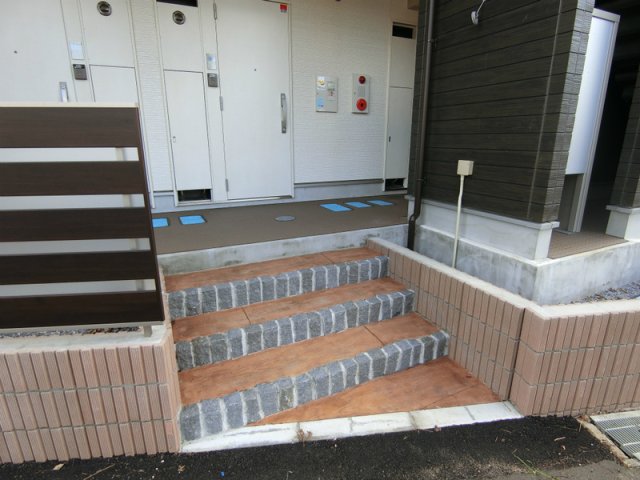 16/16 エントランス