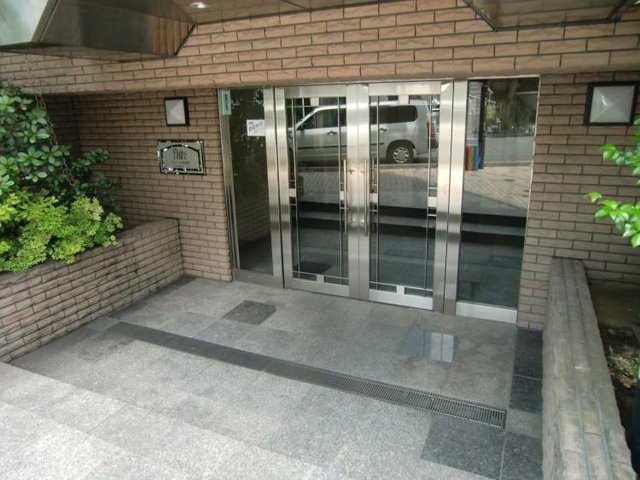 2/3 エントランス