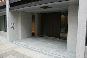 16/16 エントランス