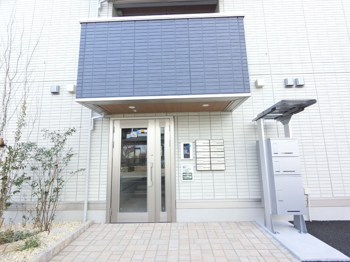 18/27 エントランス