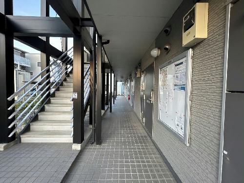 13/14 エントランス