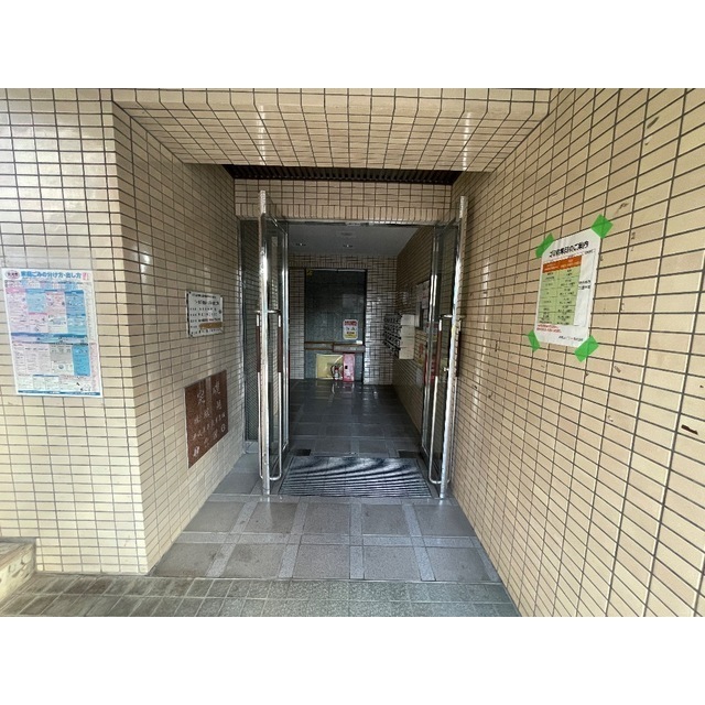 24/25 エントランス