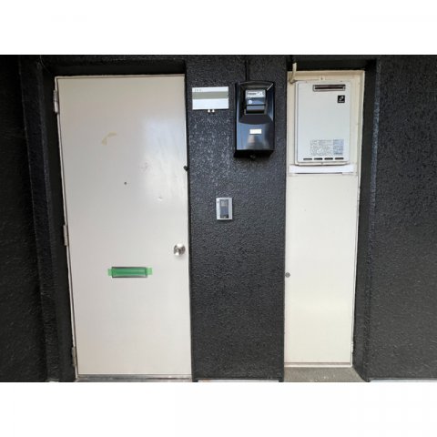 23/25 エントランス