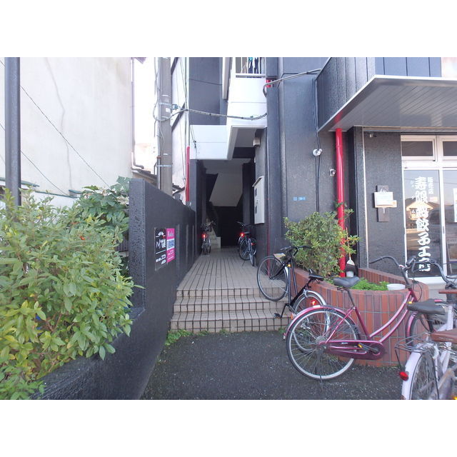 24/25 エントランス