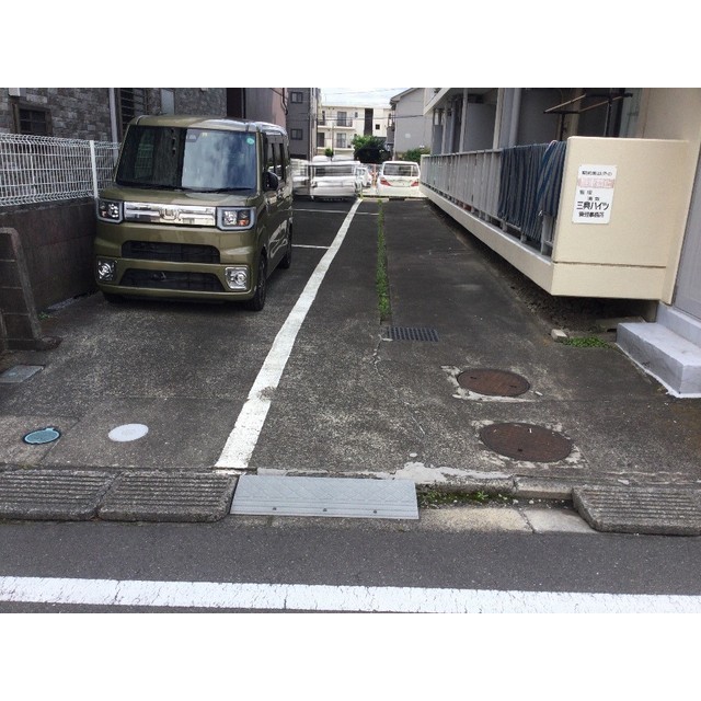 24/25 駐車場