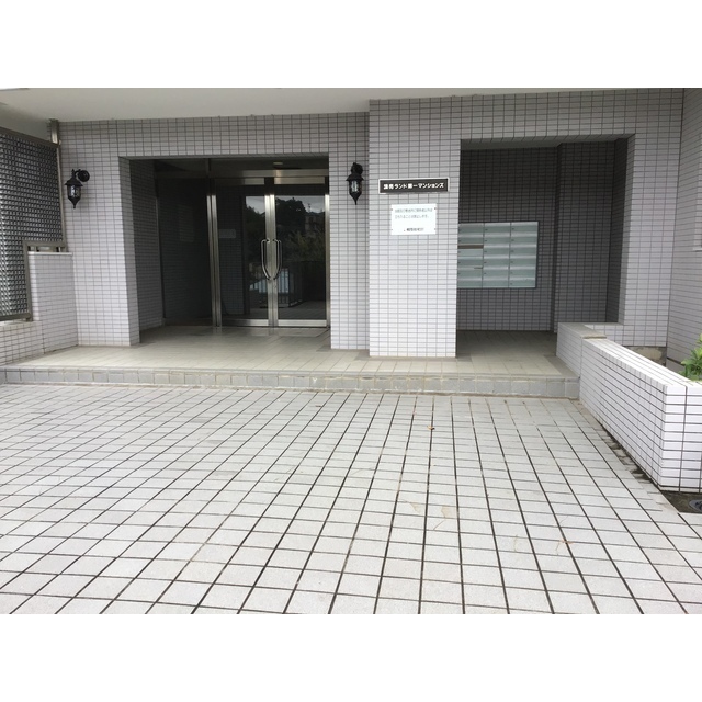 26/30 エントランス