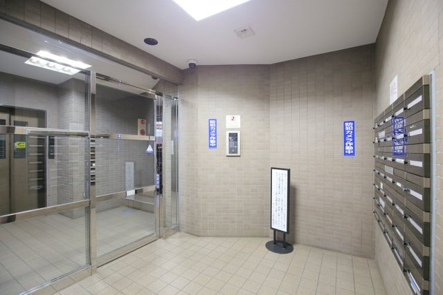 16/17 エントランス