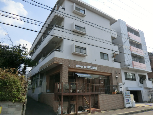 19/27 エントランス