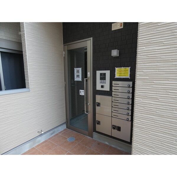 16/16 エントランス