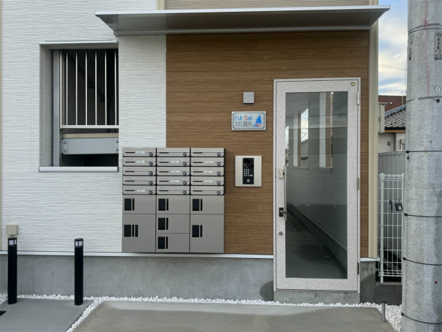 13/13 エントランス