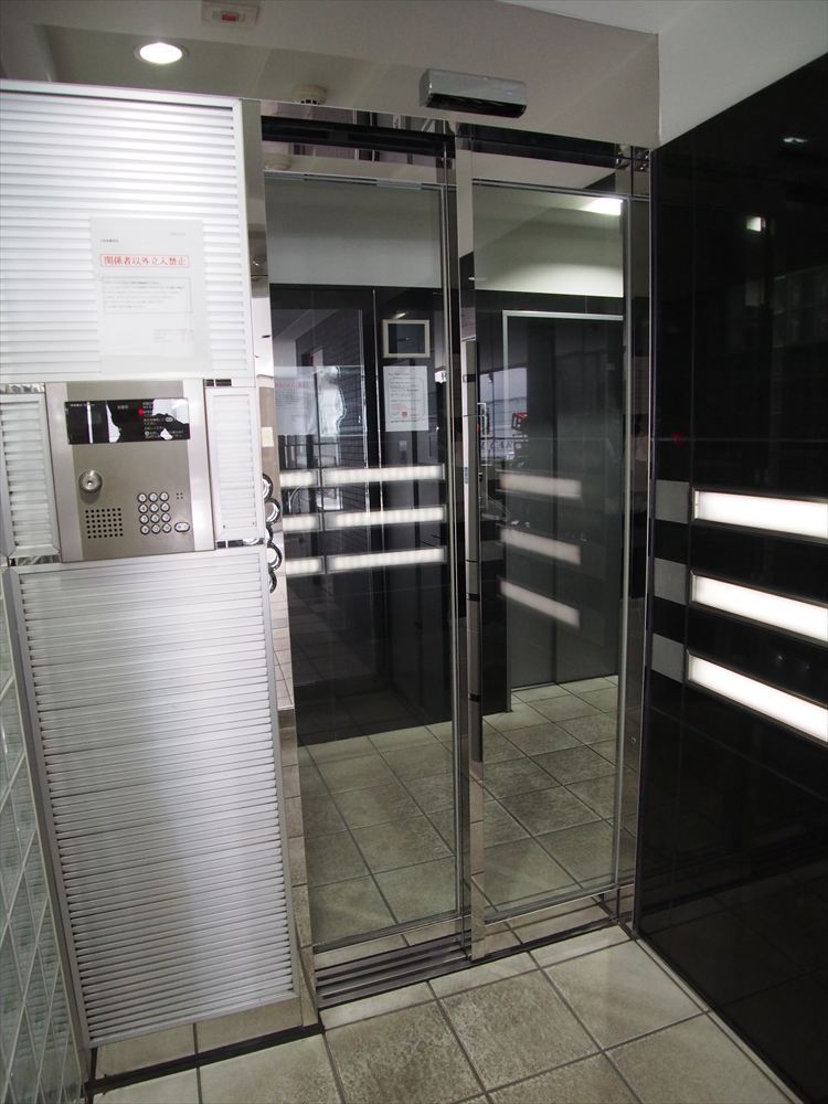 16/19 エントランス