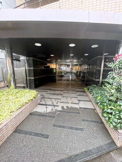 22/23 エントランス